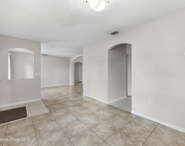 1324 Mandys Court - Photo Thumbnail 3