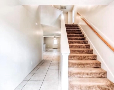 614 Foster Street - Photo Thumbnail 2