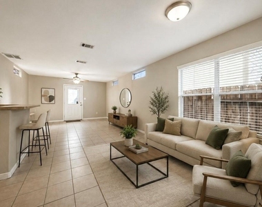 614 Foster Street - Photo Thumbnail 3