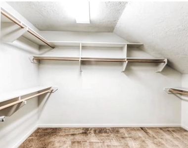 614 Foster Street - Photo Thumbnail 18