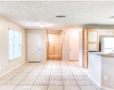 614 Foster Street - Photo Thumbnail 10