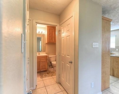 614 Foster Street - Photo Thumbnail 11