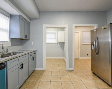 3015 Isabella Street - Photo Thumbnail 3