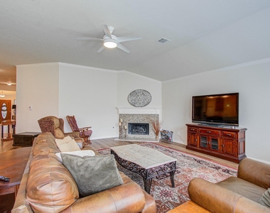 17611 Emerald Garden Lane - Photo Thumbnail 8