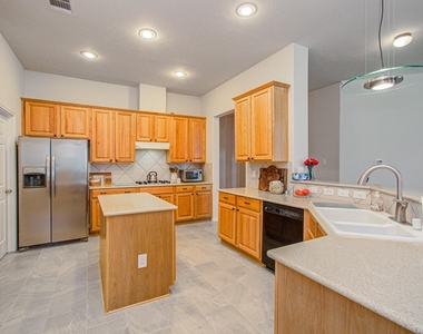 17611 Emerald Garden Lane - Photo Thumbnail 16