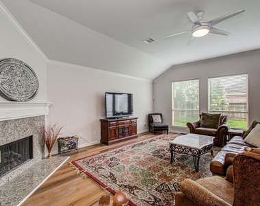 17611 Emerald Garden Lane - Photo Thumbnail 10