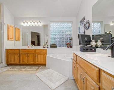 17611 Emerald Garden Lane - Photo Thumbnail 32