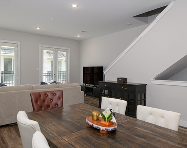 1274 N Post Oak Road - Photo Thumbnail 9