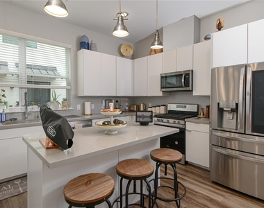 1274 N Post Oak Road - Photo Thumbnail 5