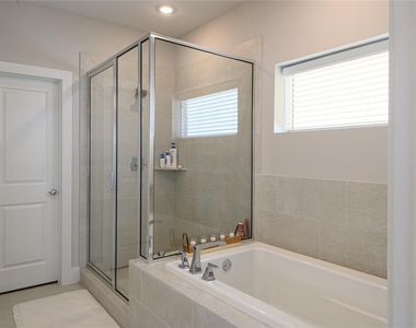 1274 N Post Oak Road - Photo Thumbnail 13