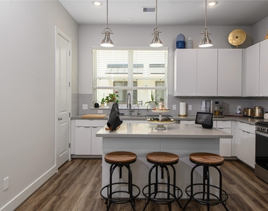 1274 N Post Oak Road - Photo Thumbnail 4