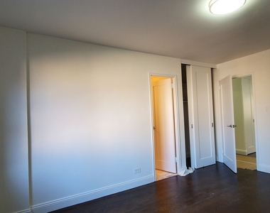 E 16 St - Photo Thumbnail 1