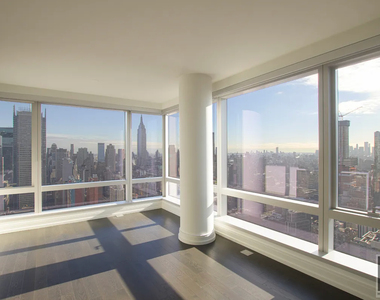 10th Avenue - Photo Thumbnail 2