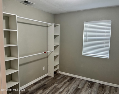701 Tropic Street - Photo Thumbnail 10
