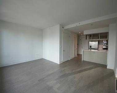 10th Avenue - Photo Thumbnail 3