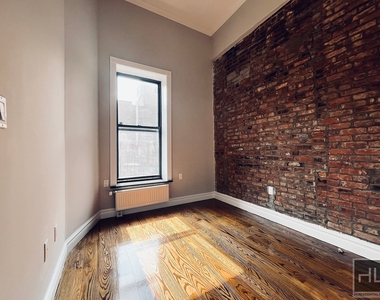 East 13th Street - Photo Thumbnail 4