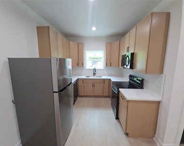 8101 Venus Street - Photo Thumbnail 6