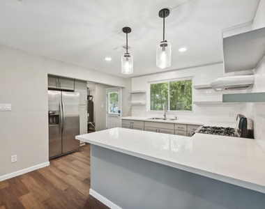317 Redwood Street - Photo Thumbnail 15