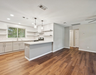 317 Redwood Street - Photo Thumbnail 9