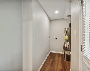 317 Redwood Street - Photo Thumbnail 17