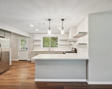 317 Redwood Street - Photo Thumbnail 14