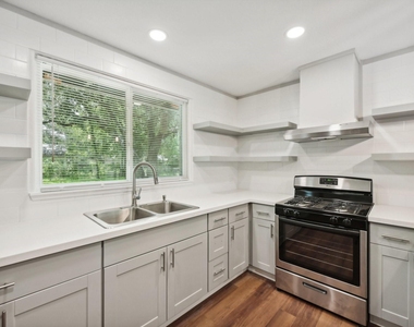 317 Redwood Street - Photo Thumbnail 16