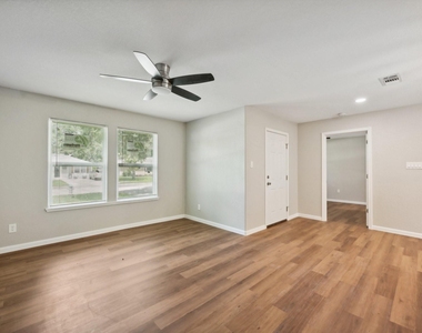 317 Redwood Street - Photo Thumbnail 7