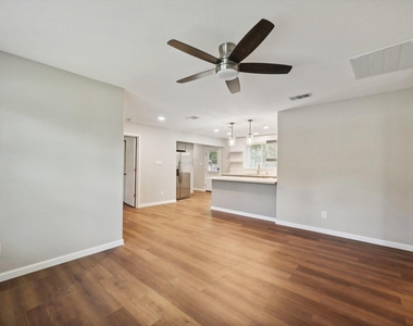 317 Redwood Street - Photo Thumbnail 5