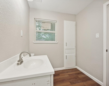 317 Redwood Street - Photo Thumbnail 27