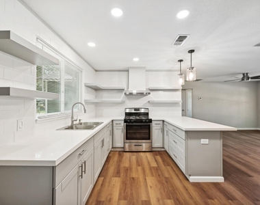 317 Redwood Street - Photo Thumbnail 11