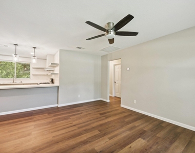 317 Redwood Street - Photo Thumbnail 6