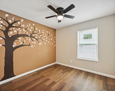 317 Redwood Street - Photo Thumbnail 24