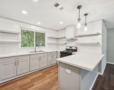 317 Redwood Street - Photo Thumbnail 10