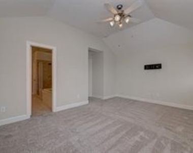 8715 Meadowcroft Drive - Photo Thumbnail 15