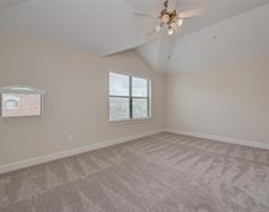 8715 Meadowcroft Drive - Photo Thumbnail 14