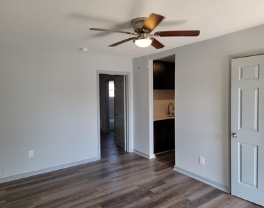10209 Wiggins Street - Photo Thumbnail 3