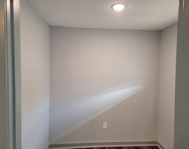 10209 Wiggins Street - Photo Thumbnail 7