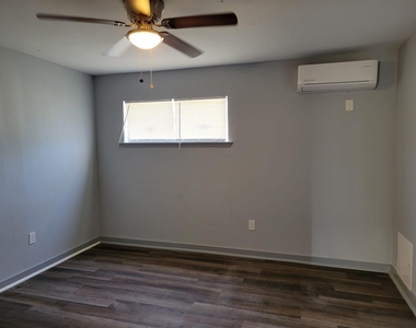 10209 Wiggins Street - Photo Thumbnail 4