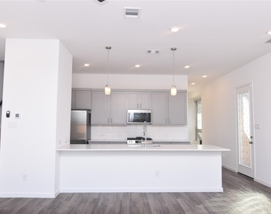 5427 Holly Haven Court - Photo Thumbnail 2