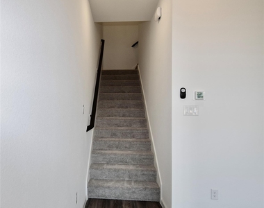 5427 Holly Haven Court - Photo Thumbnail 8