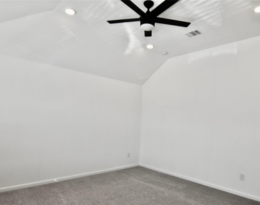 5427 Holly Haven Court - Photo Thumbnail 12