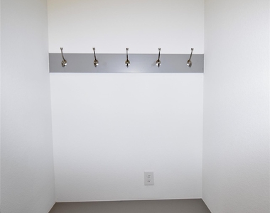 5427 Holly Haven Court - Photo Thumbnail 7