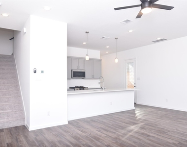 5427 Holly Haven Court - Photo Thumbnail 4