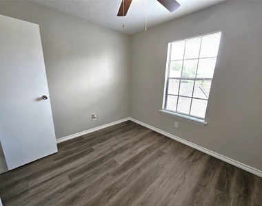 17303 Saturn Lane - Photo Thumbnail 16