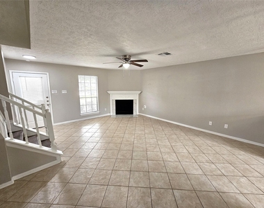 17303 Saturn Lane - Photo Thumbnail 3