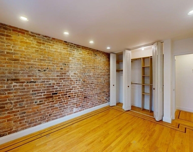 30 Charlton Street - Photo Thumbnail 2