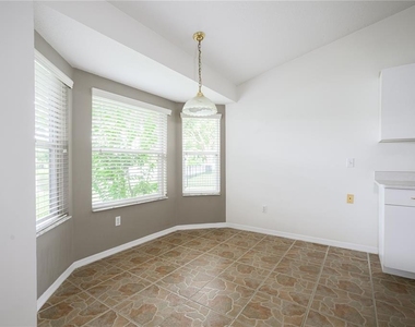 1712 Arash Circle - Photo Thumbnail 12