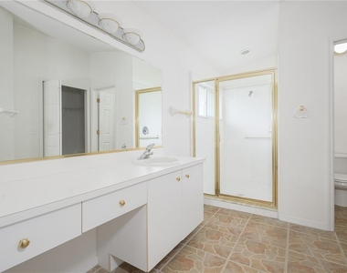 1712 Arash Circle - Photo Thumbnail 17