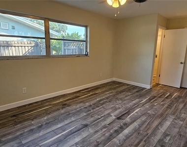 1329 Fairfield Drive - Photo Thumbnail 11