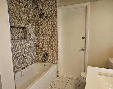 1329 Fairfield Drive - Photo Thumbnail 21